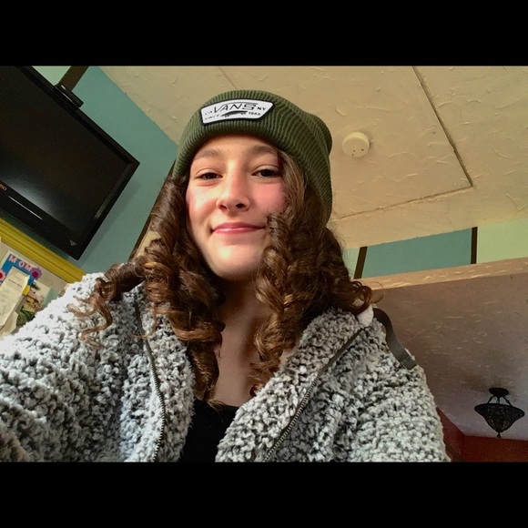 Meet your Posher, Eden - Picture 1 of 1